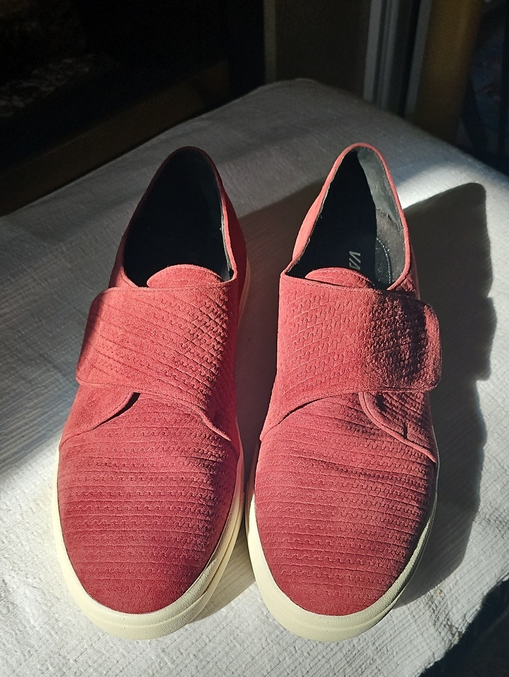 Vaneli Sport Suede Women's Like New Shoes Size 8.5
